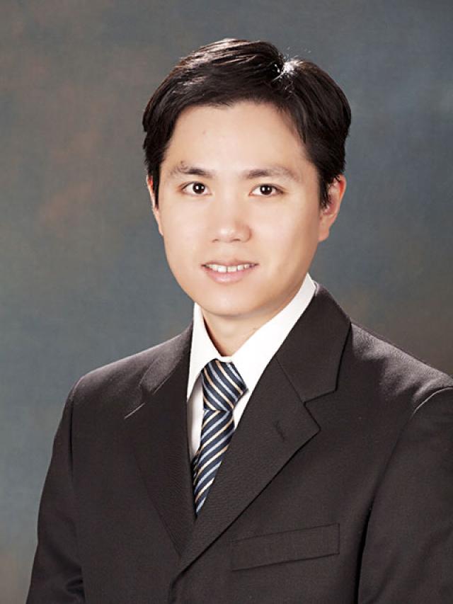 Jia (Kevin) Liu Headshot.jpg