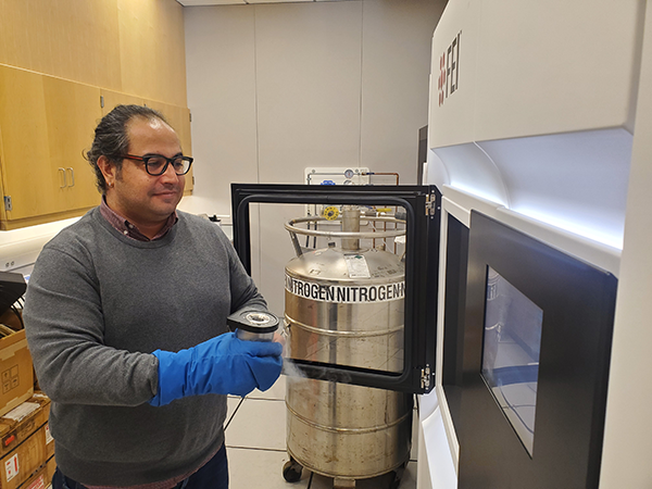 Dr. Emre Firlar loading cryopreserved specimens into the electron microscope
